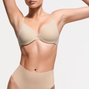 NWT  FULL COVERAGE BRA Smoothing Intimates 34DDD color clay